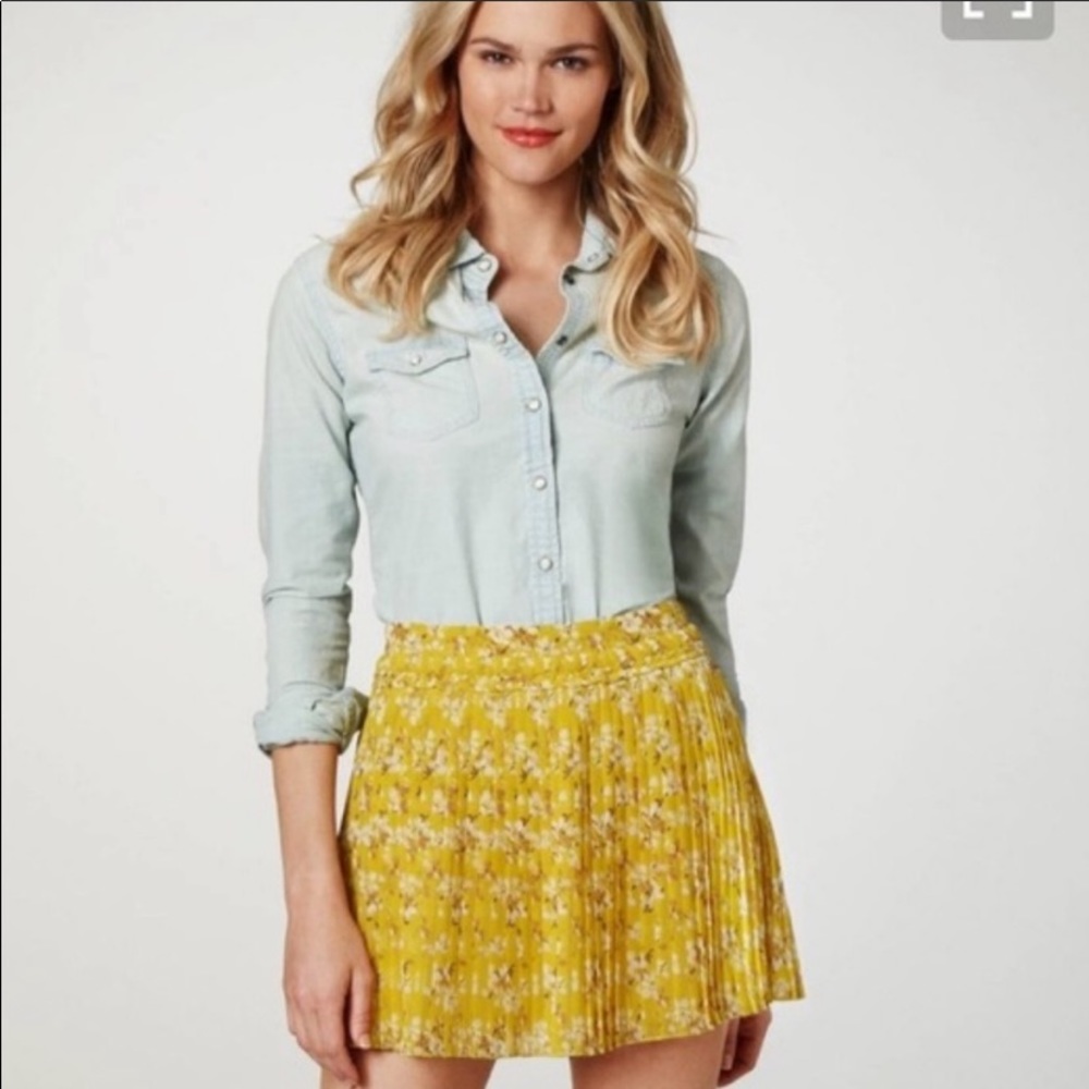🎉Host pick🎉 NWT American Eagle 🦅 Woman’s Pleated Floral Skirt